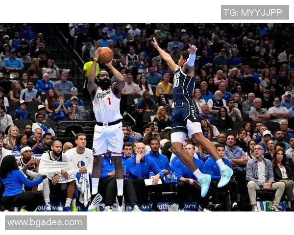 詹姆斯豪掷15万美元激励队友,立下“打爆快船”悬赏令,赢20分奖金翻倍 詹姆斯豪掷15万美元激励队友,立下“打爆快船”悬赏令,赢20分奖金翻倍